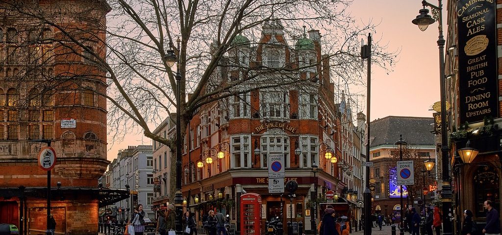 Foto de uma rua de Londres