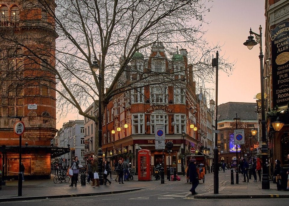 Foto de uma rua de Londres